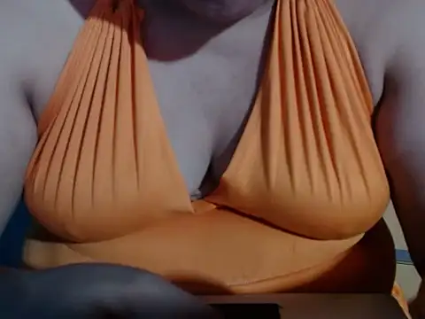 Snapshot of karolbb22 chatting on November 12, 1:22 pm karolbb22 online show from November 12, 1:22 pm