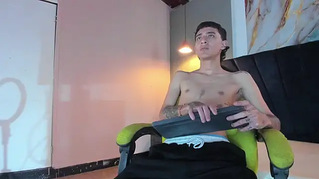 Snapshot of Xanderr_owen2 chatting on November 28, 8:33 pm Xanderr owen2 online show from November 28, 8:33 pm