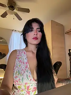 Snapshot of Cristal_Cerati_ chatting on April 21, 10:01 pm Cristal Cerati online show from April 21, 10:01 pm