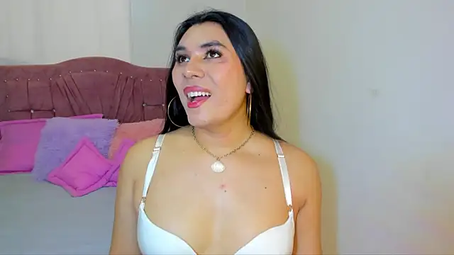 yourlatina emely online show from May 2, 8:03 pm