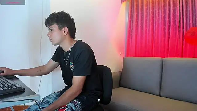 Snapshot of Hospick_white chatting on November 14, 6:28 pm Hospick white online show from November 14, 6:28 pm