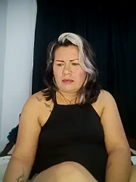 Snapshot of angi_daw chatting on November 22, 3:38 am angi daw online show from November 22, 3:38 am