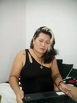 Snapshot of angi_daw chatting on December 21, 3:24 am angi daw online show from December 21, 3:24 am