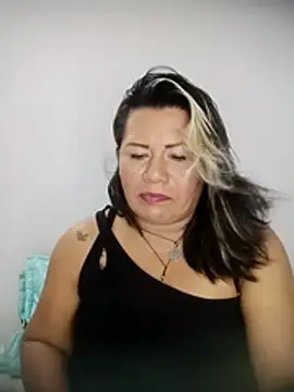 Snapshot of angi_daw chatting on January 14, 4:51 am angi daw online show from January 14, 4:51 am