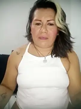 Snapshot of angi_daw chatting on January 19, 2:04 am angi daw online show from January 19, 2:04 am