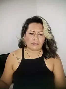 Snapshot of angi_daw chatting on February 4, 2:17 am angi daw online show from February 4, 2:17 am