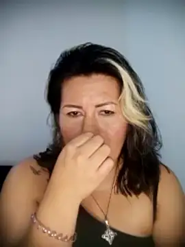 Snapshot of angi_daw chatting on February 13, 1:45 am angi daw online show from February 13, 1:45 am