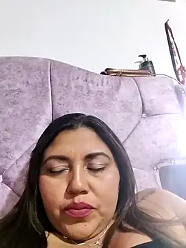 Snapshot of la_beba20 chatting on January 13, 3:45 am la beba20 online show from January 13, 3:45 am