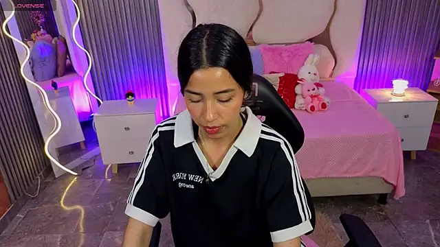 Joselyn tay online show from April 27, 12:36 pm