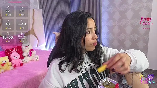 Snapshot of Joselyn_tay chatting on May 18, 5:30 pm Joselyn tay online show from May 18, 5:30 pm