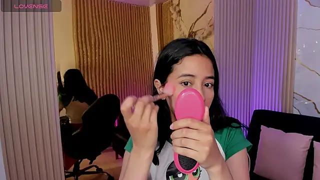 Snapshot of Joselyn_tay chatting on June 17, 12:07 pm Joselyn tay online show from June 17, 12:07 pm