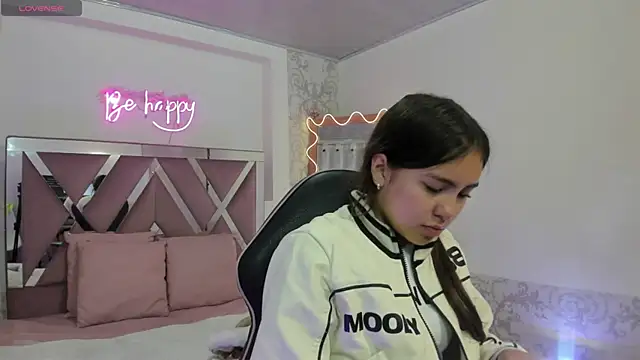 ISABELA TAY online show from December 19, 11:39 am