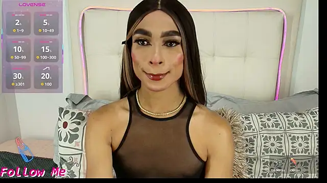 Daphne Hills online show from March 7, 4:20 am