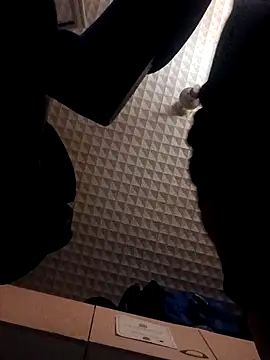 Snapshot of hotguy71000 chatting on November 29, 3:42 am hotguy71000 online show from November 29, 3:42 am