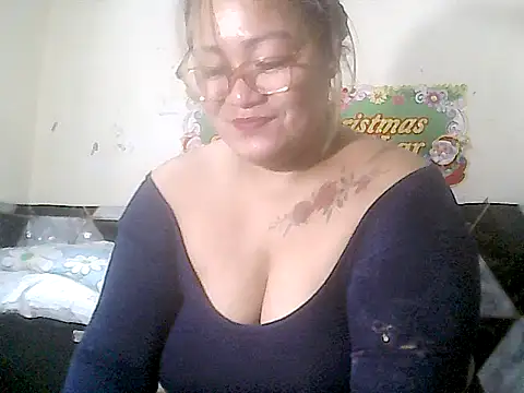 loriepinay46 online show from November 30, 12:53 pm