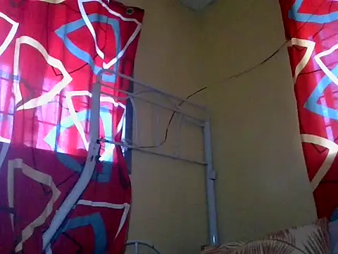 Snapshot of loriepinay46 chatting on June 6, 10:58 pm loriepinay46 online show from June 6, 10:58 pm