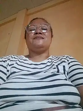 Snapshot of loriepinay46 chatting on June 18, 9:09 am loriepinay46 online show from June 18, 9:09 am