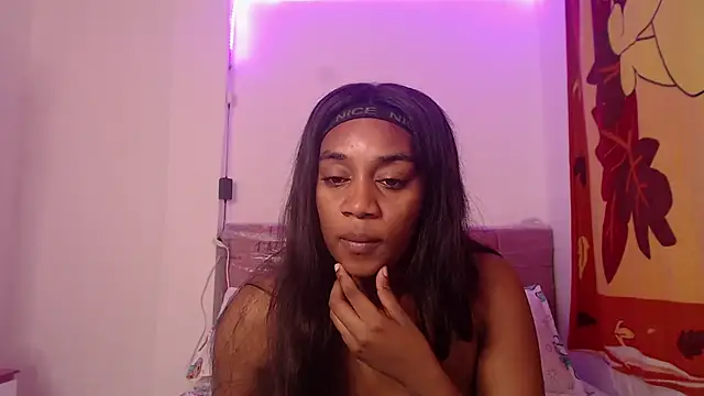 AishaOwens online show from February 14, 9:33 pm