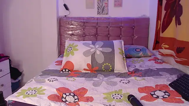 AishaOwens online show from March 8, 2:04 am