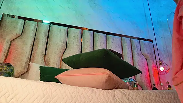 Caroline palmerr online show from December 14, 3:23 am