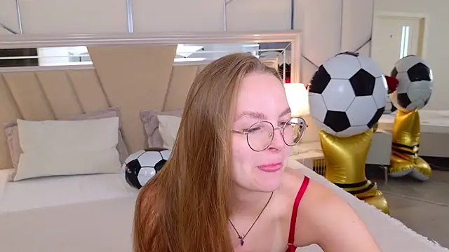 Snapshot of MadisonSmitt chatting on July 15, 5:02 am MadisonSmitt online show from July 15, 5:02 am