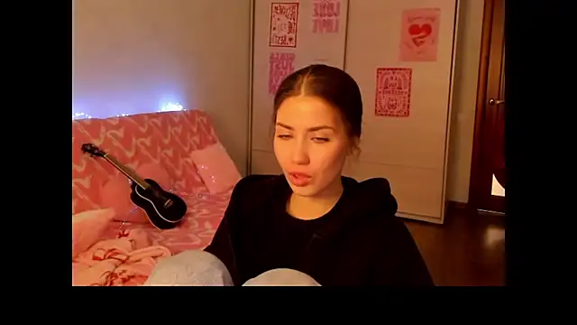 Snapshot of Aurora_Glow21 chatting on May 4, 4:41 am Aurora Glow21 online show from May 4, 4:41 am