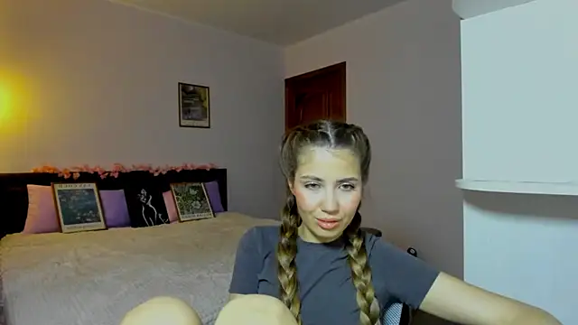 Snapshot of Aurora_Glow21 chatting on June 4, 4:29 am Aurora Glow21 online show from June 4, 4:29 am