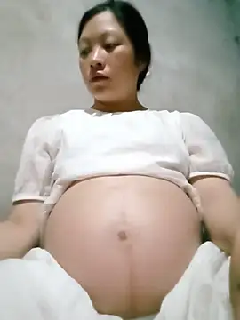 Snapshot of Micky_baby chatting on May 17, 2:57 pm Micky baby online show from May 17, 2:57 pm