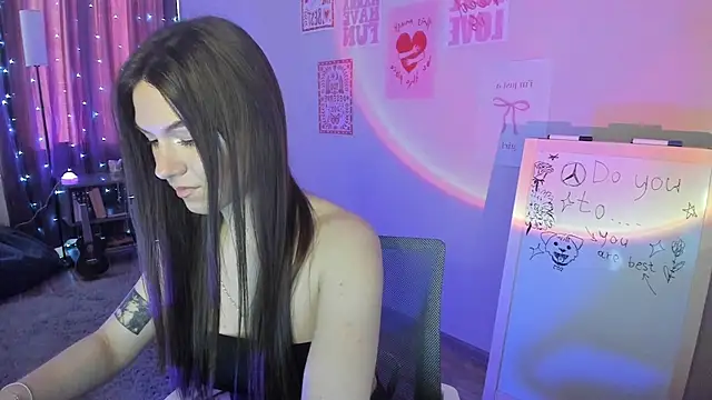 Snapshot of luna_lust_212 chatting on March 28, 4:23 am luna lust 212 online show from March 28, 4:23 am