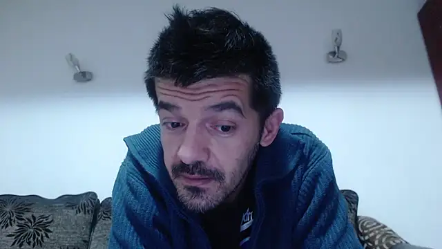 Snapshot of Dale_E chatting on January 2, 2:33 am Dale E online show from January 2, 2:33 am