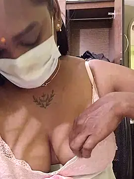 Dharshini98 online show from January 18, 11:30 pm