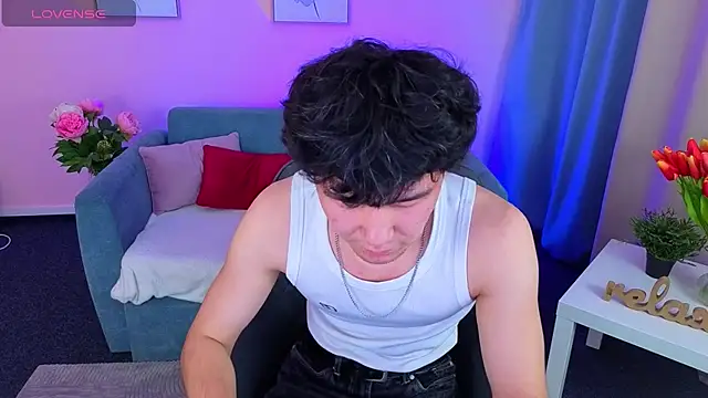 Snapshot of DenisHunter chatting on November 16, 2:33 pm DenisHunter online show from November 16, 2:33 pm