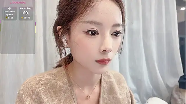 Snapshot of Butterbear chatting on November 19, 5:57 pm Butterbear online show from November 19, 5:57 pm