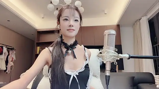 Snapshot of Butterbear chatting on December 15, 12:53 pm Butterbear online show from December 15, 12:53 pm