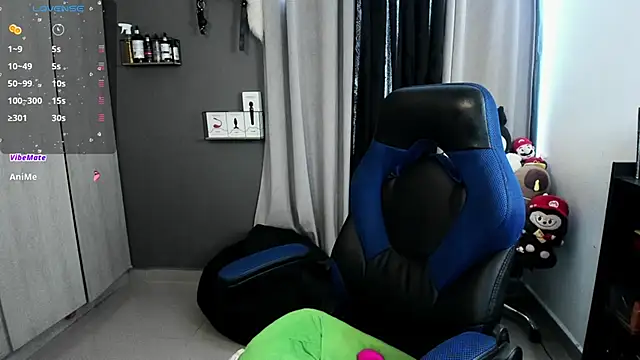 Snapshot of Charlott__V chatting on May 8, 9:53 pm Charlott V online show from May 8, 9:53 pm