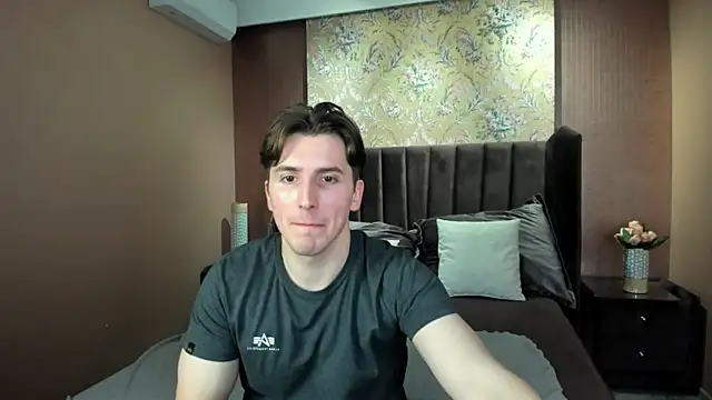 Snapshot of MarkYeti chatting on November 14, 9:19 am MarkYeti online show from November 14, 9:19 am