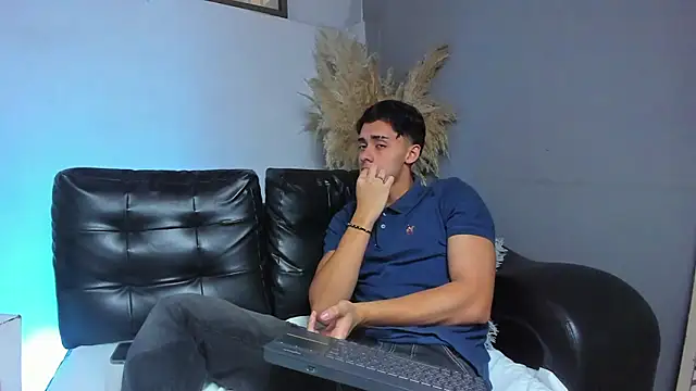 ZeusBrant online show from March 13, 1:29 pm