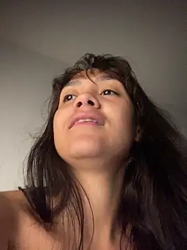 Snapshot of carolsapequinha chatting on May 17, 1:40 pm carolsapequinha online show from May 17, 1:40 pm