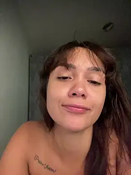 Snapshot of carolsapequinha chatting on May 20, 11:27 am carolsapequinha online show from May 20, 11:27 am