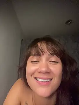 Snapshot of carolsapequinha chatting on May 25, 3:45 am carolsapequinha online show from May 25, 3:45 am