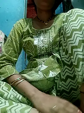 Snapshot of beutiful_hot chatting on July 6, 10:45 pm beutiful hot online show from July 6, 10:45 pm