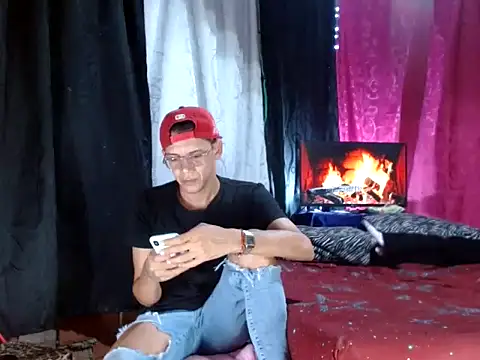 Snapshot of FANTASYBOYS11 chatting on November 15, 12:08 am FANTASYBOYS11 online show from November 15, 12:08 am