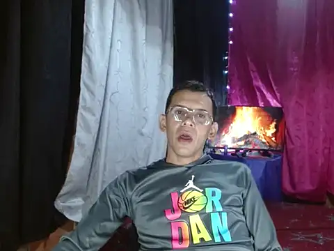 Snapshot of FANTASYBOYS11 chatting on November 22, 2:21 am FANTASYBOYS11 online show from November 22, 2:21 am