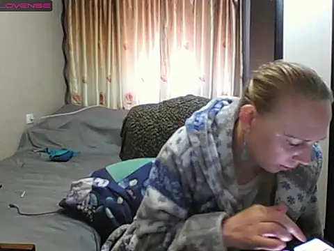 Snapshot of JenniDeep chatting on May 11, 5:35 am JenniDeep online show from May 11, 5:35 am
