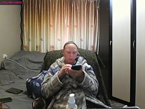 Snapshot of JenniDeep chatting on May 21, 4:30 am JenniDeep online show from May 21, 4:30 am