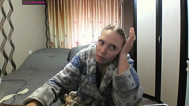 Snapshot of JenniDeep chatting on May 25, 9:04 am JenniDeep online show from May 25, 9:04 am