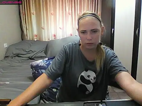 Snapshot of JenniDeep chatting on July 5, 7:37 am JenniDeep online show from July 5, 7:37 am