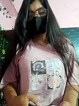 Snapshot of isha_sharma2002 chatting on August 1, 8:35 am isha sharma2002 online show from August 1, 8:35 am