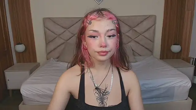 Laracooper  online show from February 24, 7:23 pm