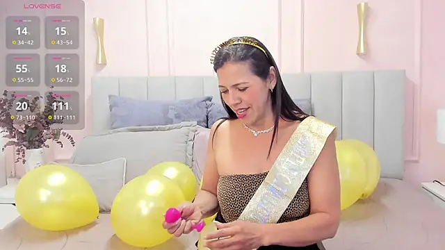 Snapshot of Dulce_emi chatting on June 25, 2:54 pm Dulce emi online show from June 25, 2:54 pm
